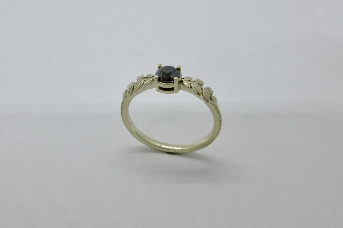 Ring Verlobungsring Gelbgold schwarzer Diamant Blatter  - Wien